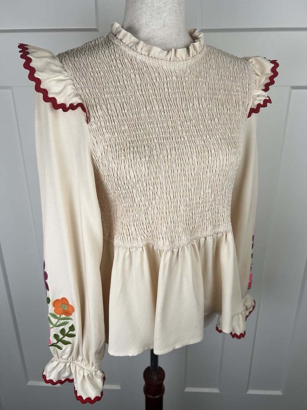 Easel Medium Embroidered Floral Smocked Peplum Blouse Balloon Sleeve Boho - Picture 7 of 9